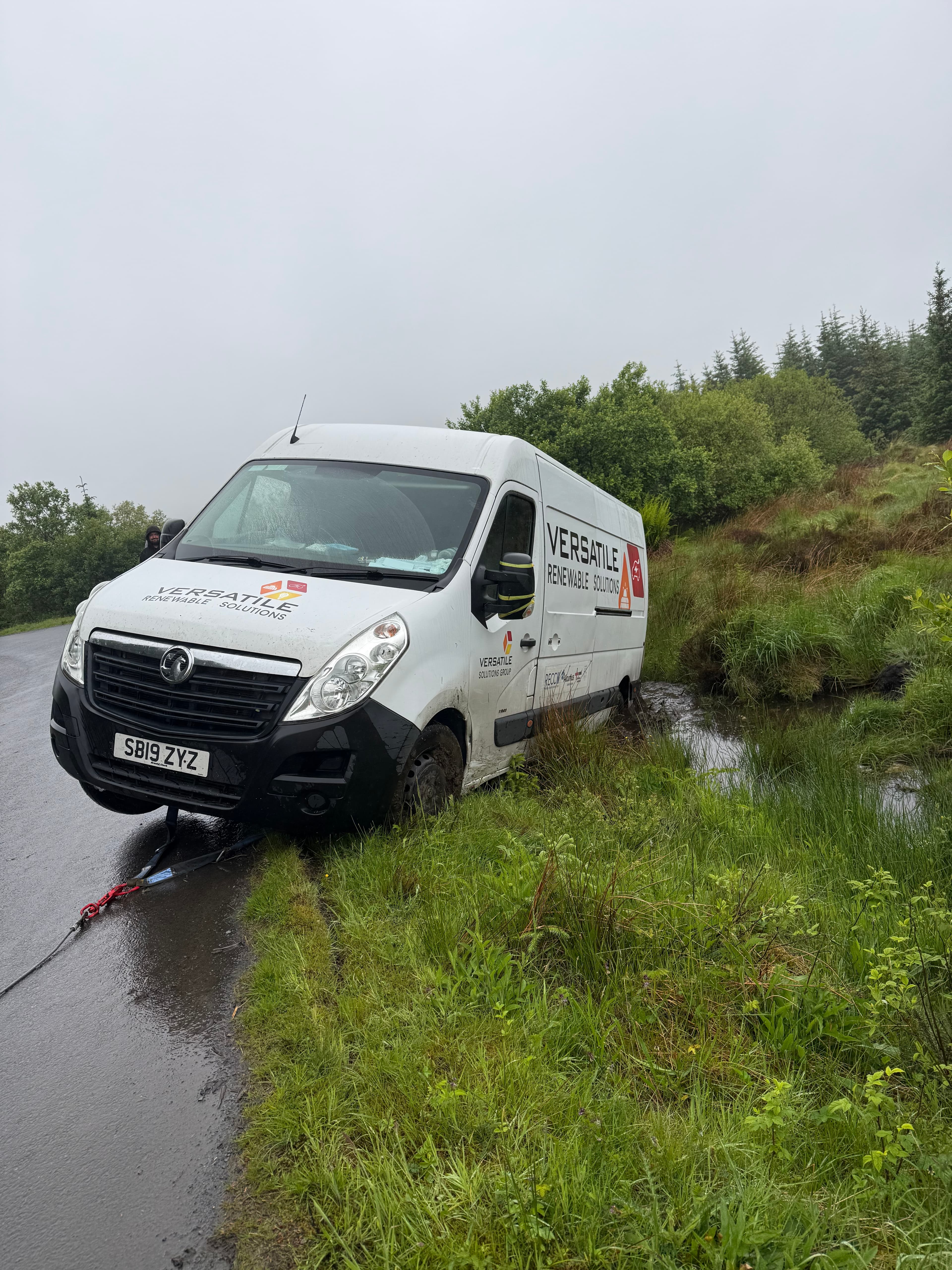 Vauxhall movano 3.5t van recovery from ditch